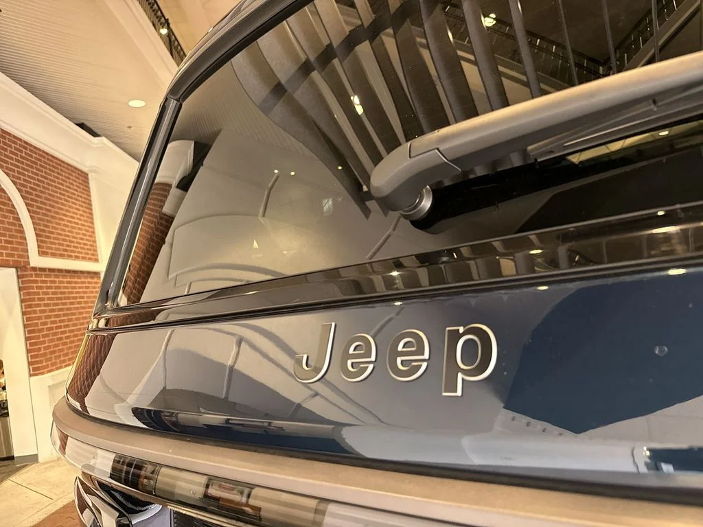 New 2026 Fathom Blue Pearl-Coat Exterior Paint (Late Availability) Jeep Limited Reserve image 6