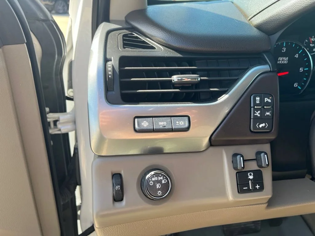 Used 2019 IRIDESCENT PEARL TRICOAT Chevrolet Premier image 14