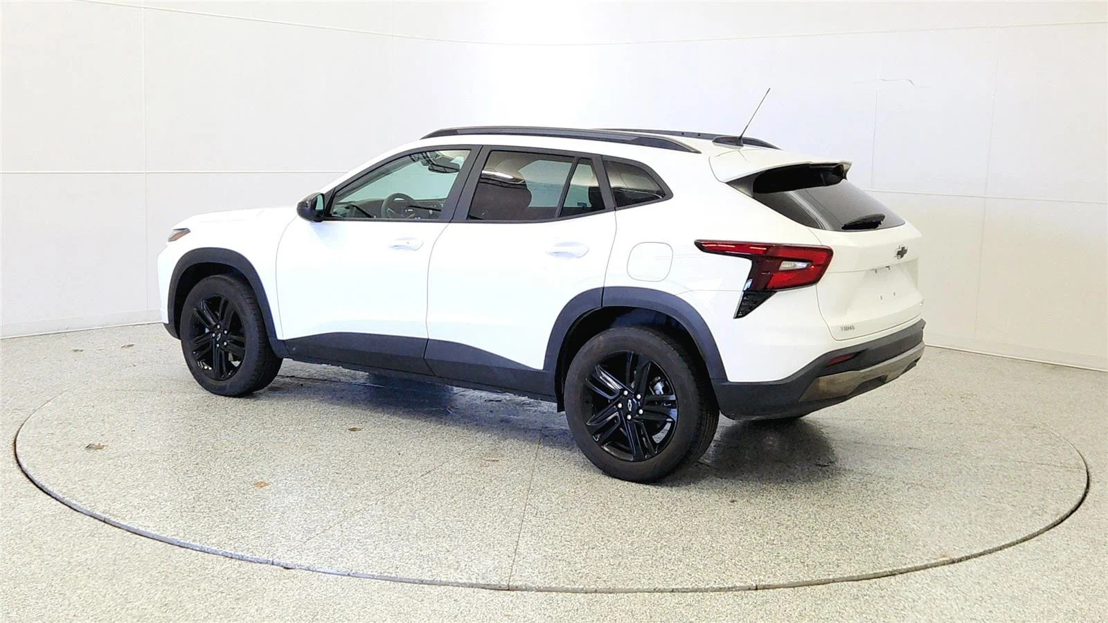 Used 2025 Summit White Chevrolet ACTIV image 5