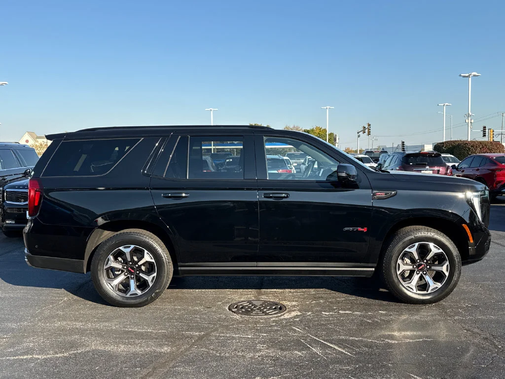 2025 GMC Yukon AT4 Ultimate - Photo 11
