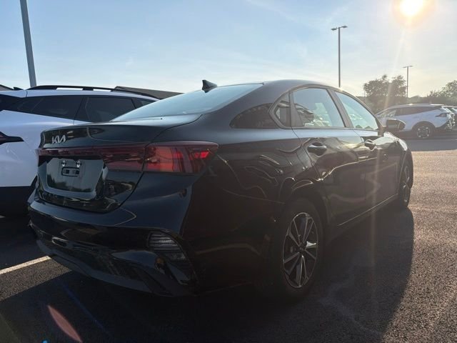 Used 2023 Black Kia LXS image 3