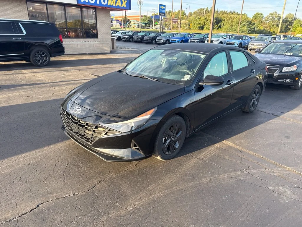 Used 2021 Phantom Black Hyundai SEL image 6