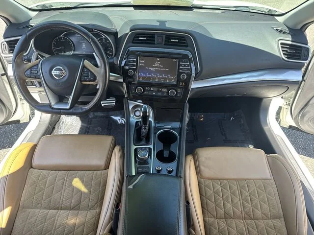 Used 2016 White Nissan SR image 9