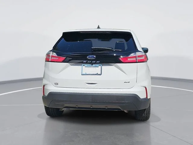 Used 2022 White Ford SE image 8