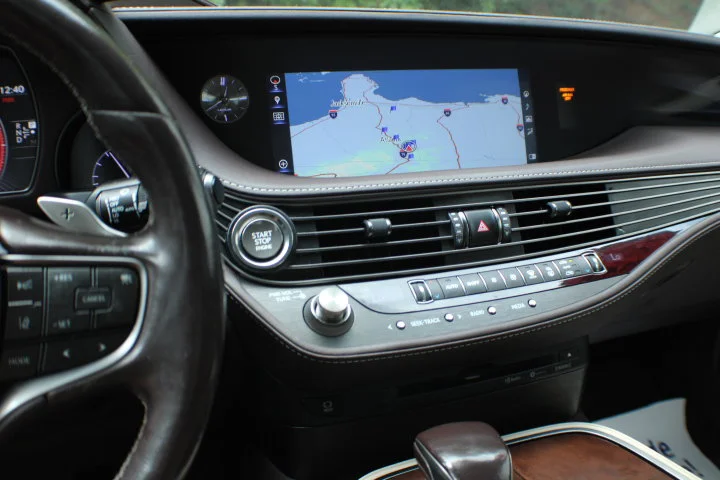 Used 2018  Lexus  image 10