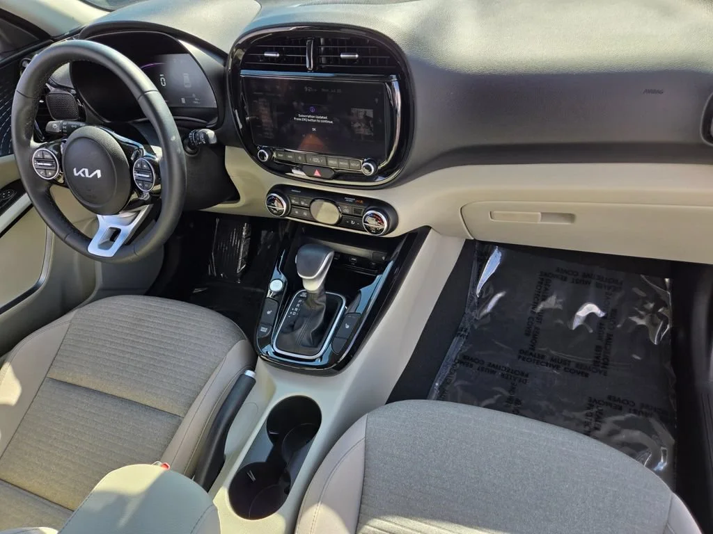Used 2025 Snow White Pearl Kia EX image 17