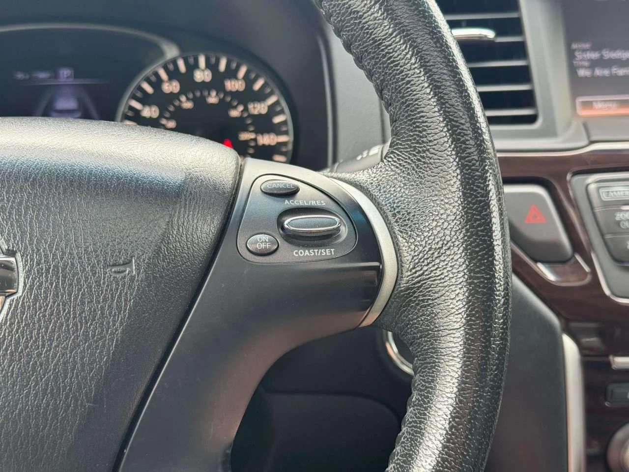 Used 2016 Magnetic Black Metallic Nissan SL image 26