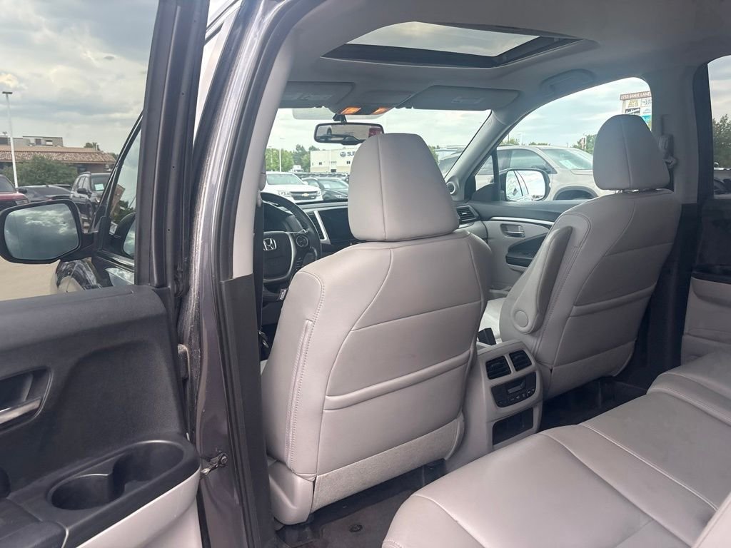 Used 2016 Gray Honda EX-L image 39