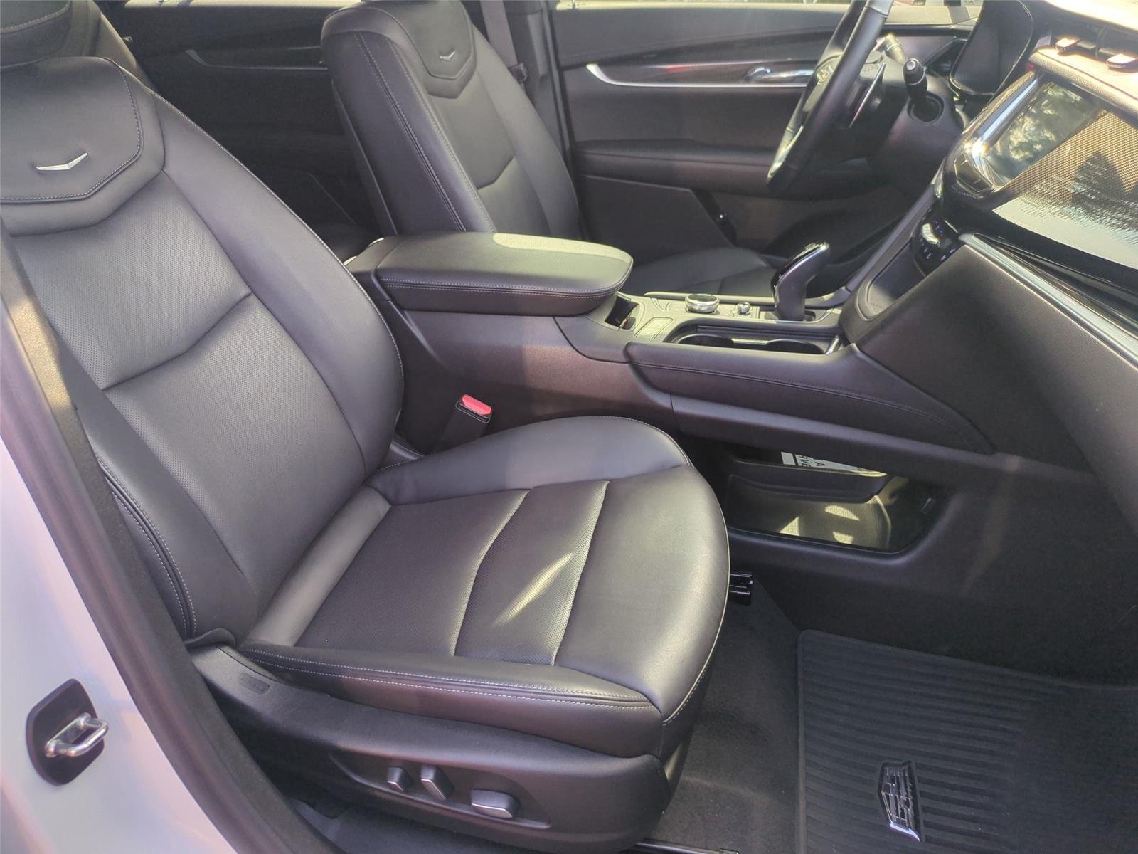 Used 2022 Crystal White Tricoat Cadillac Sport image 40