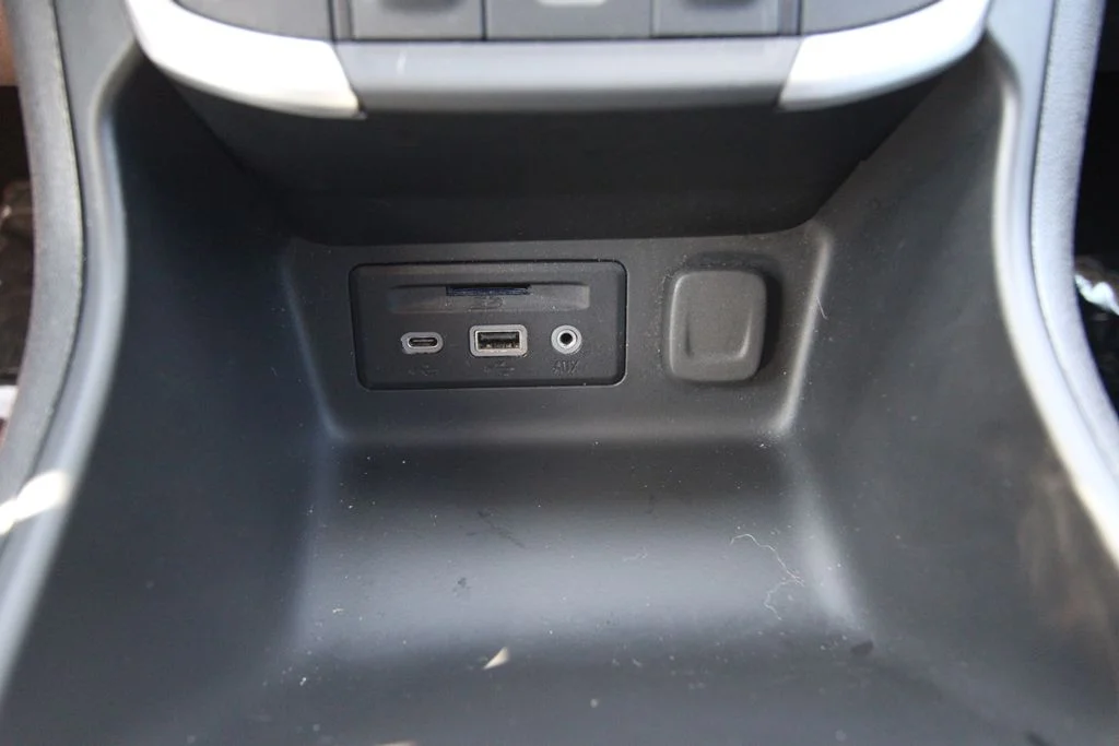 Used 2024 White GMC SLT image 24