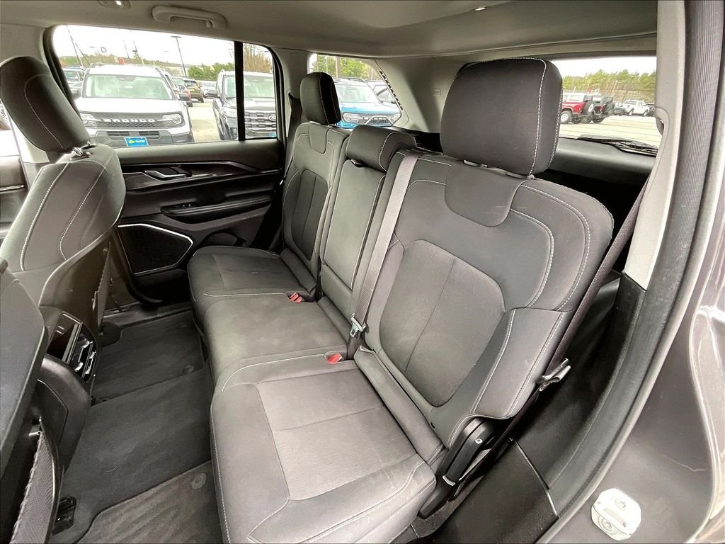 Used 2022 Baltic Gray Metallic Clearcoat Jeep Laredo image 14