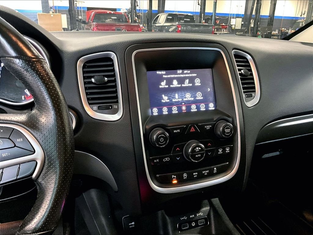 Used 2020 White Dodge SXT Plus image 19