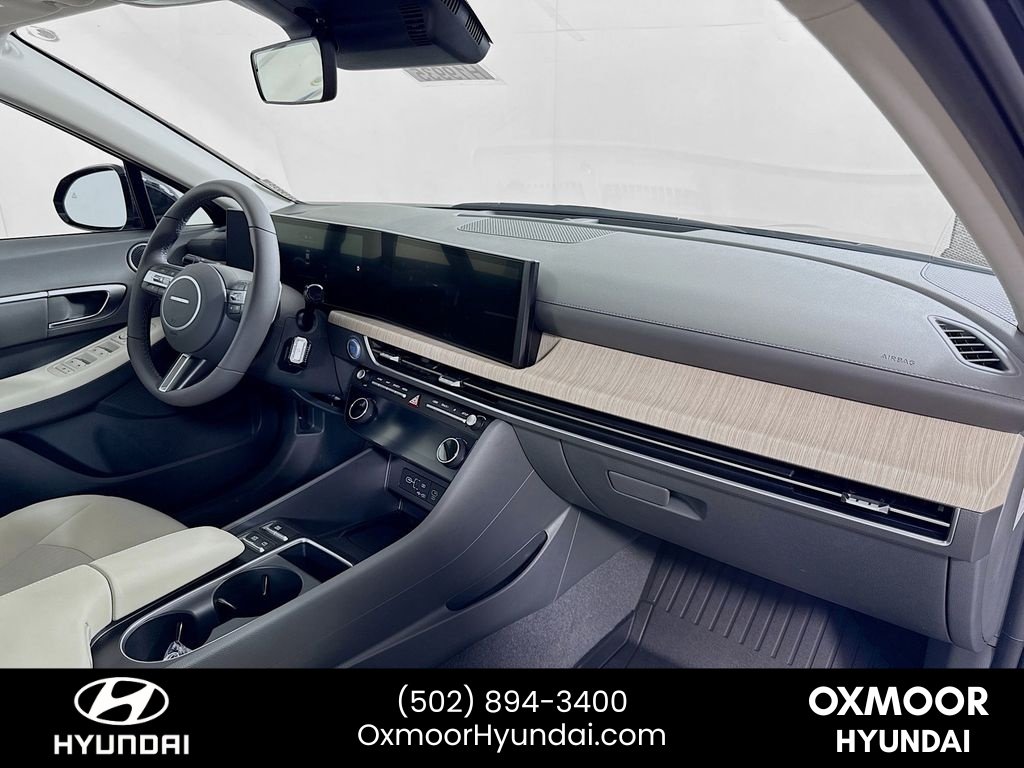 Used 2025 Abyss Black Hyundai SEL image 28