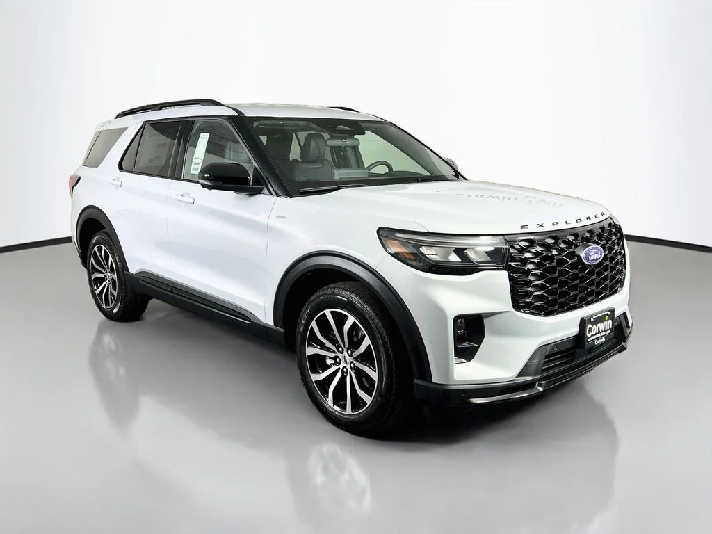New 2026 Space White Metallic Ford ST-Line image 1