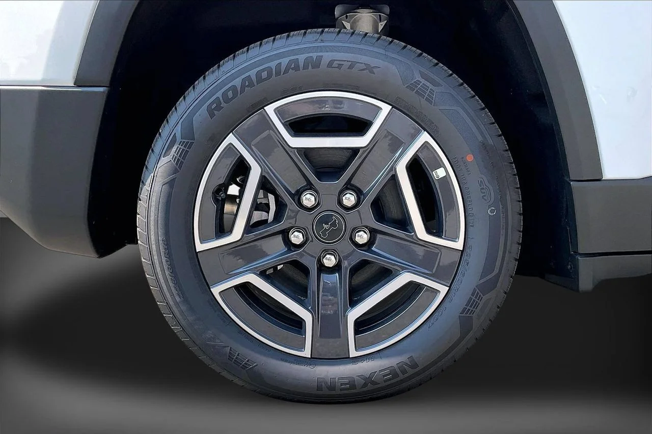 New 2026 Bright White Clearcoat Jeep Laredo image 29