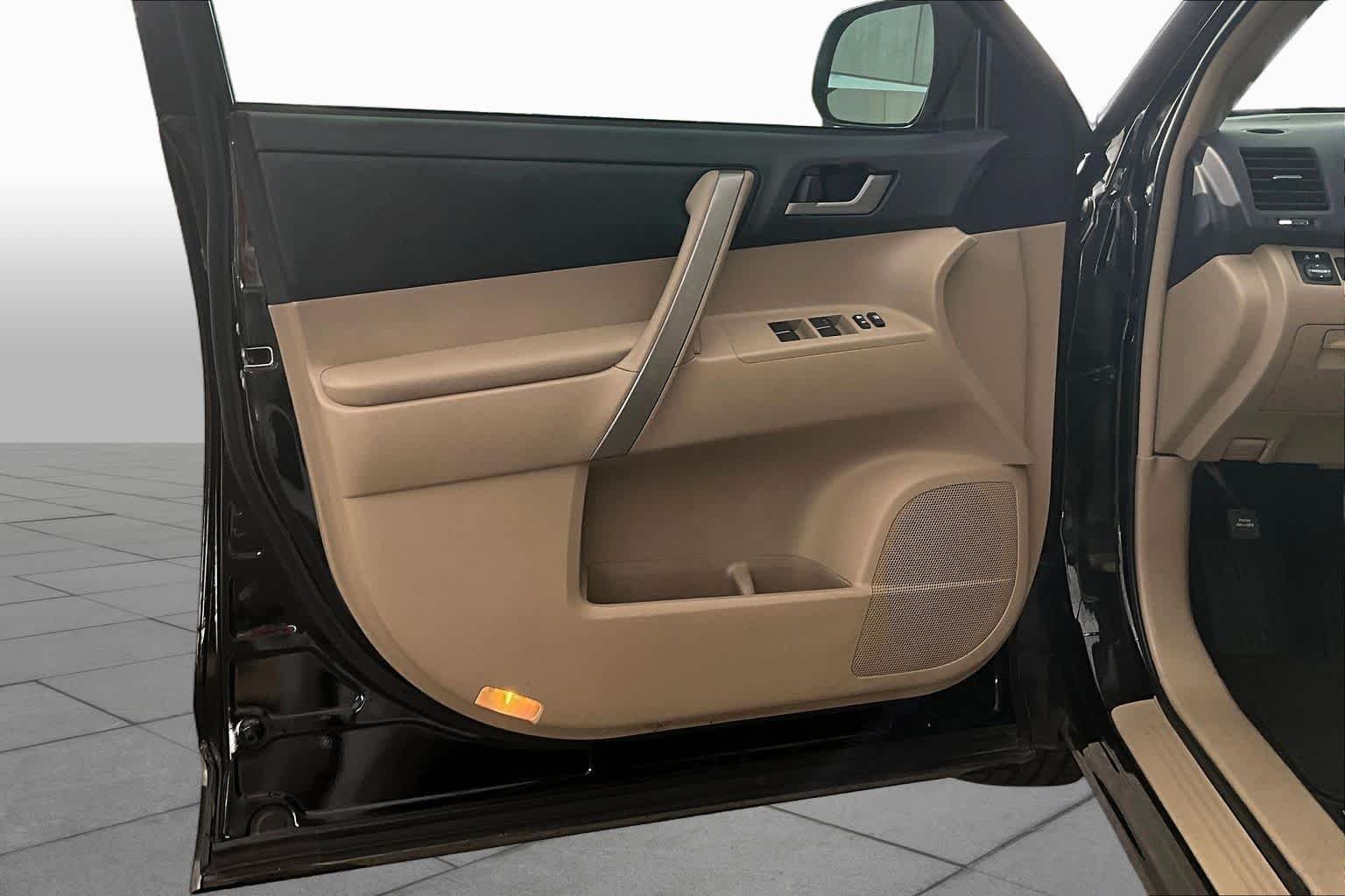 Used 2013 Black Toyota SE image 20