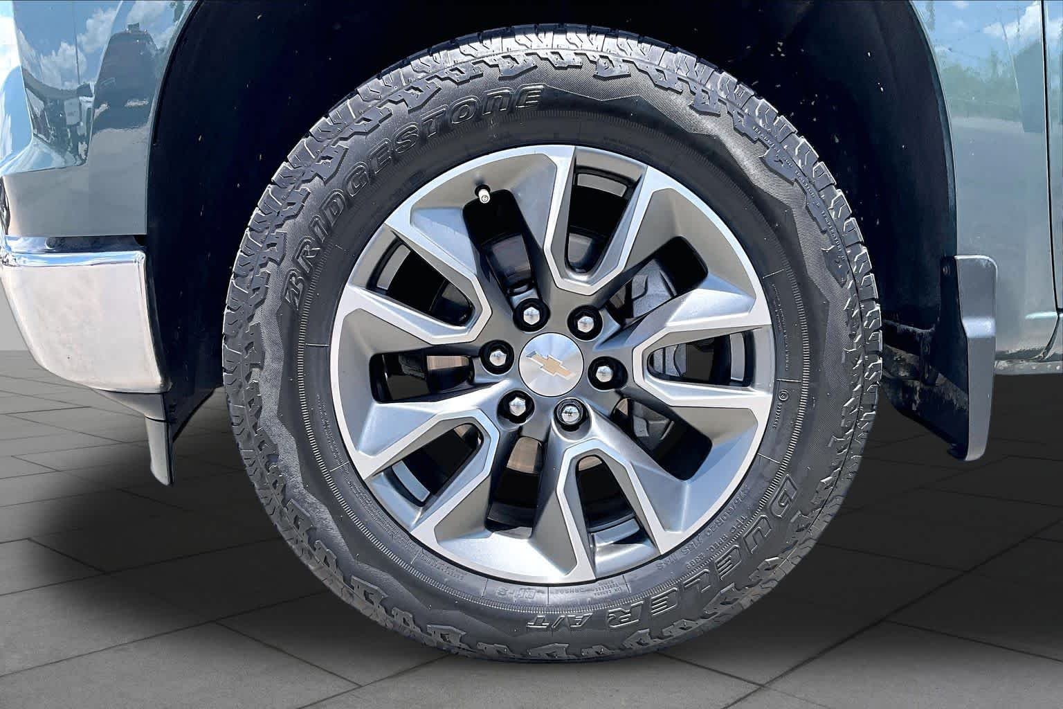 Used 2025 Cypress Gray Chevrolet LT image 11