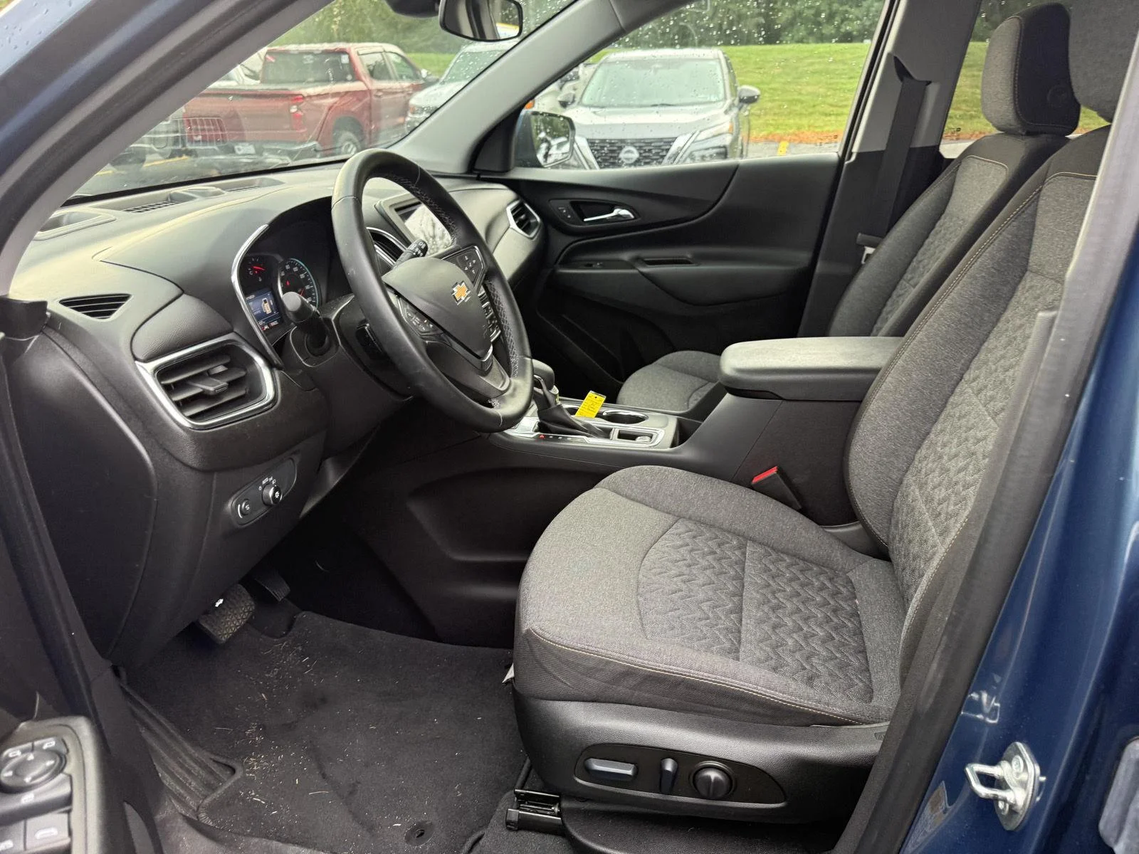 Used 2024 Lakeshore Blue Metallic Chevrolet LT image 9
