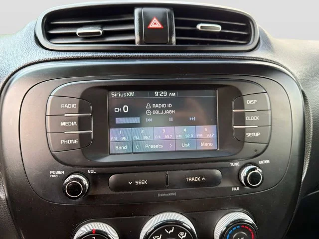 Used 2019 Clear White Kia Base image 19