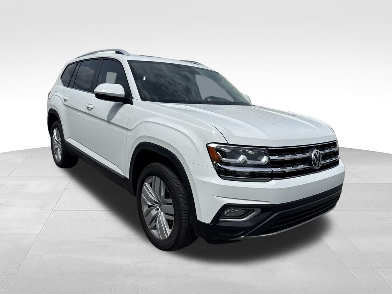 Used 2019 White Volkswagen SEL image 2