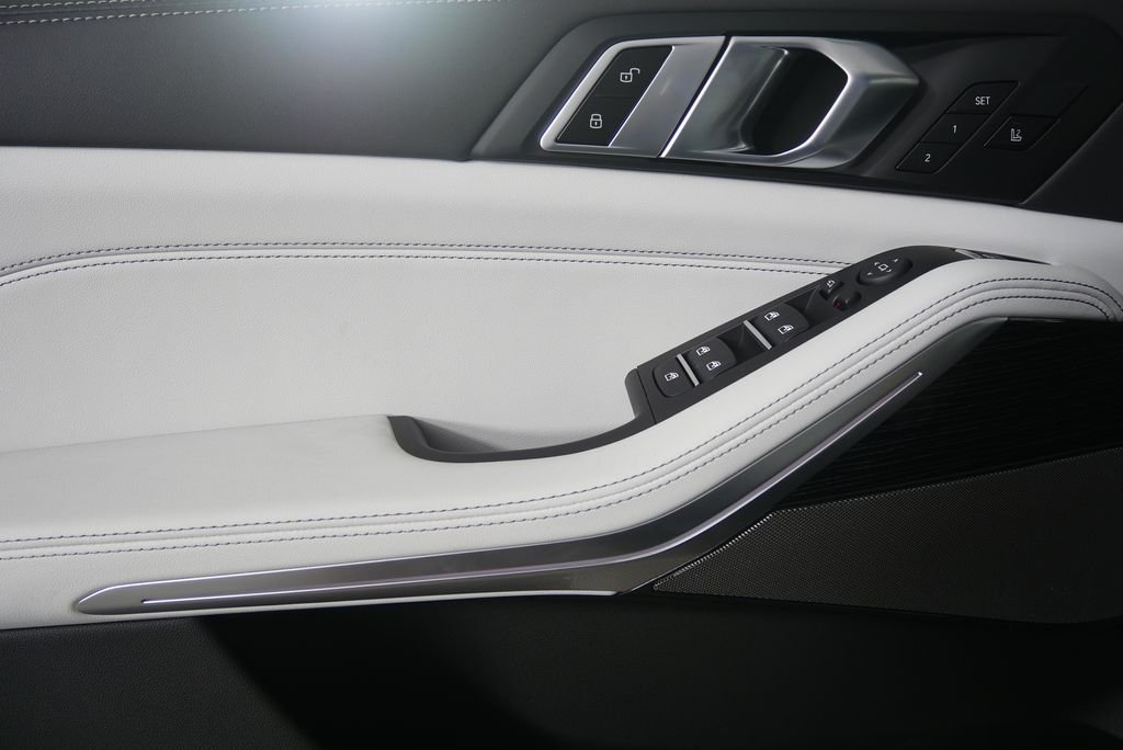 Used 2026 Dravit Grey Metallic BMW sDrive40i image 9