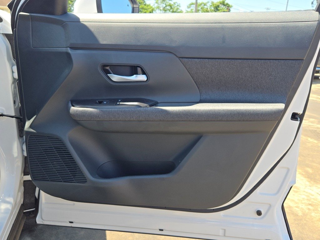 Used 2025 White Nissan SV image 7