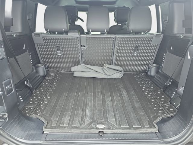 Certified Used 2025 White Land Rover X-Dynamic SE image 14