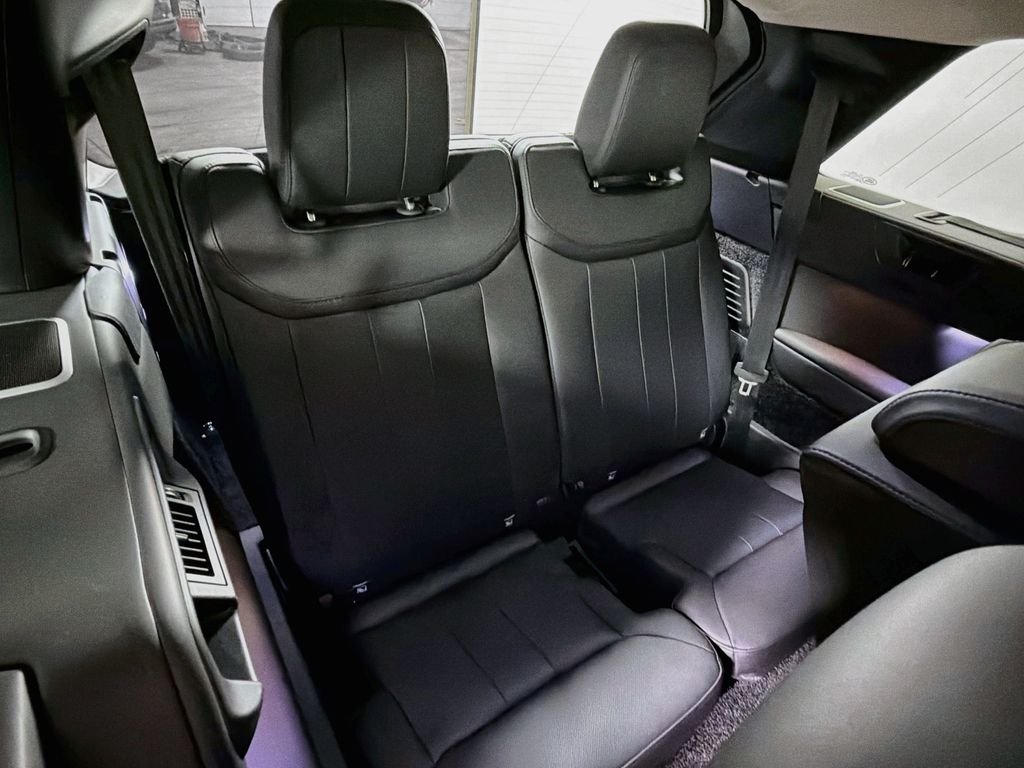 Used 2025 Ostuni Pearl Wht Prem Met Land Rover Autobiography image 30