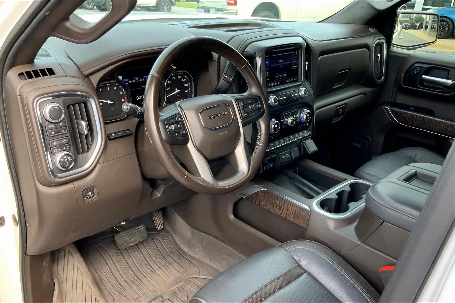 Used 2019 White Frost Tricoat GMC Denali image 18