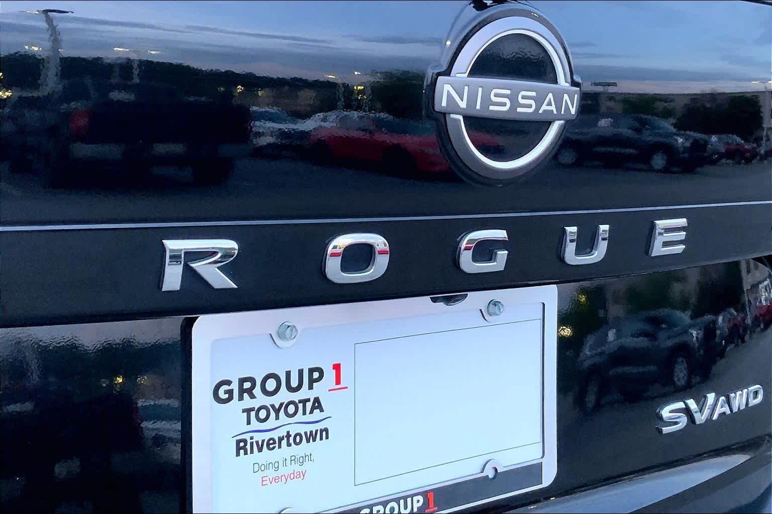 Used 2023 Super Black Nissan SV image 28