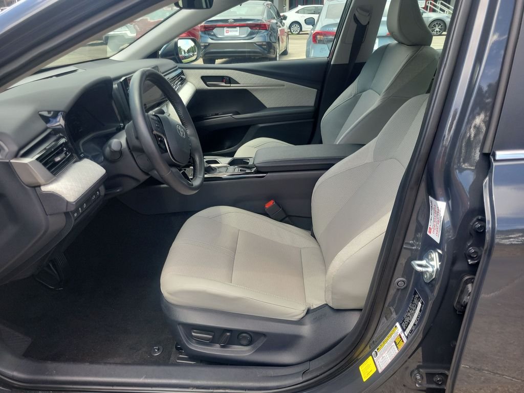 Certified Used 2025  Toyota XLE image 15