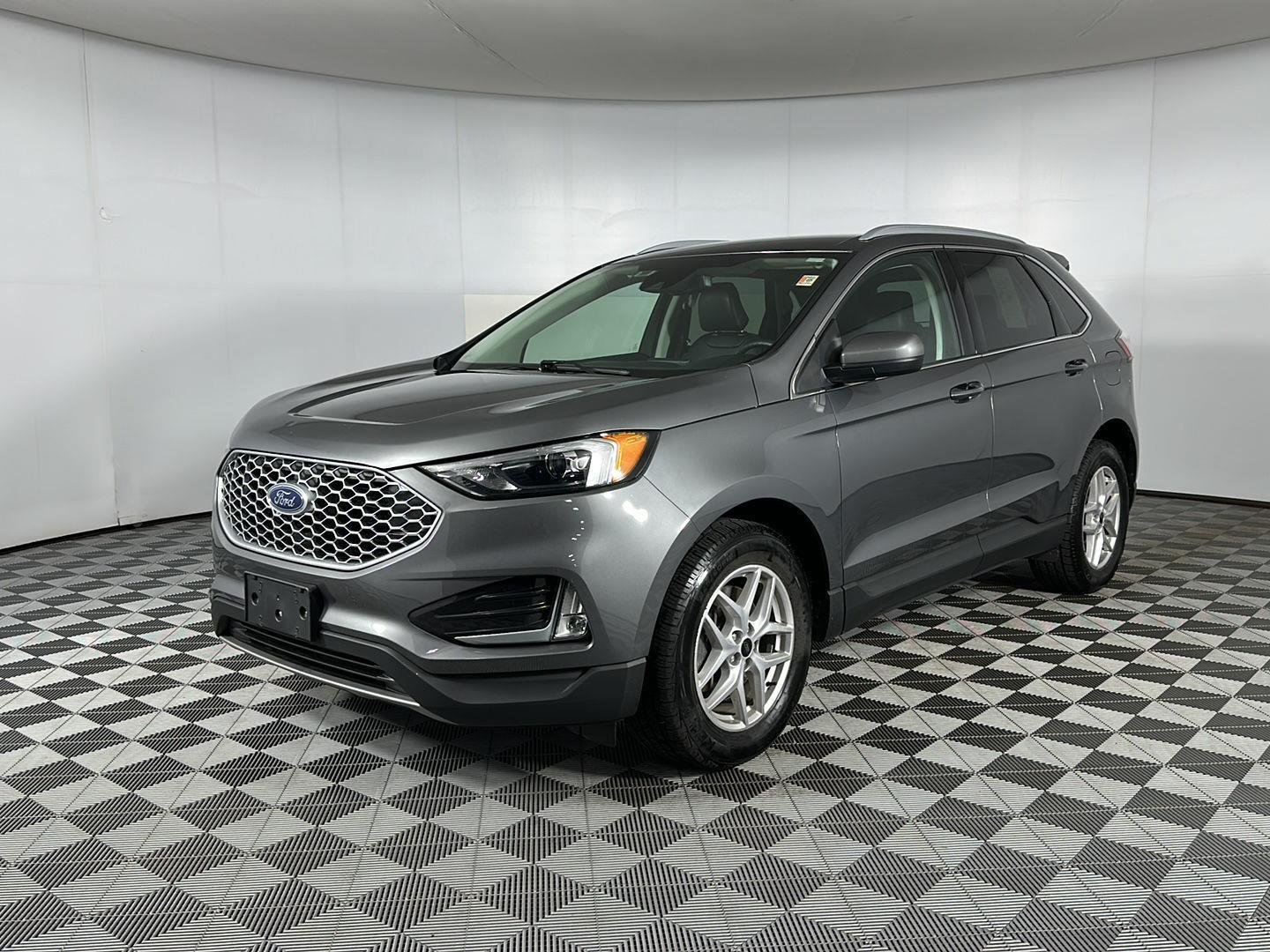 Used 2024 Carbonized Gray Ford SEL image 5