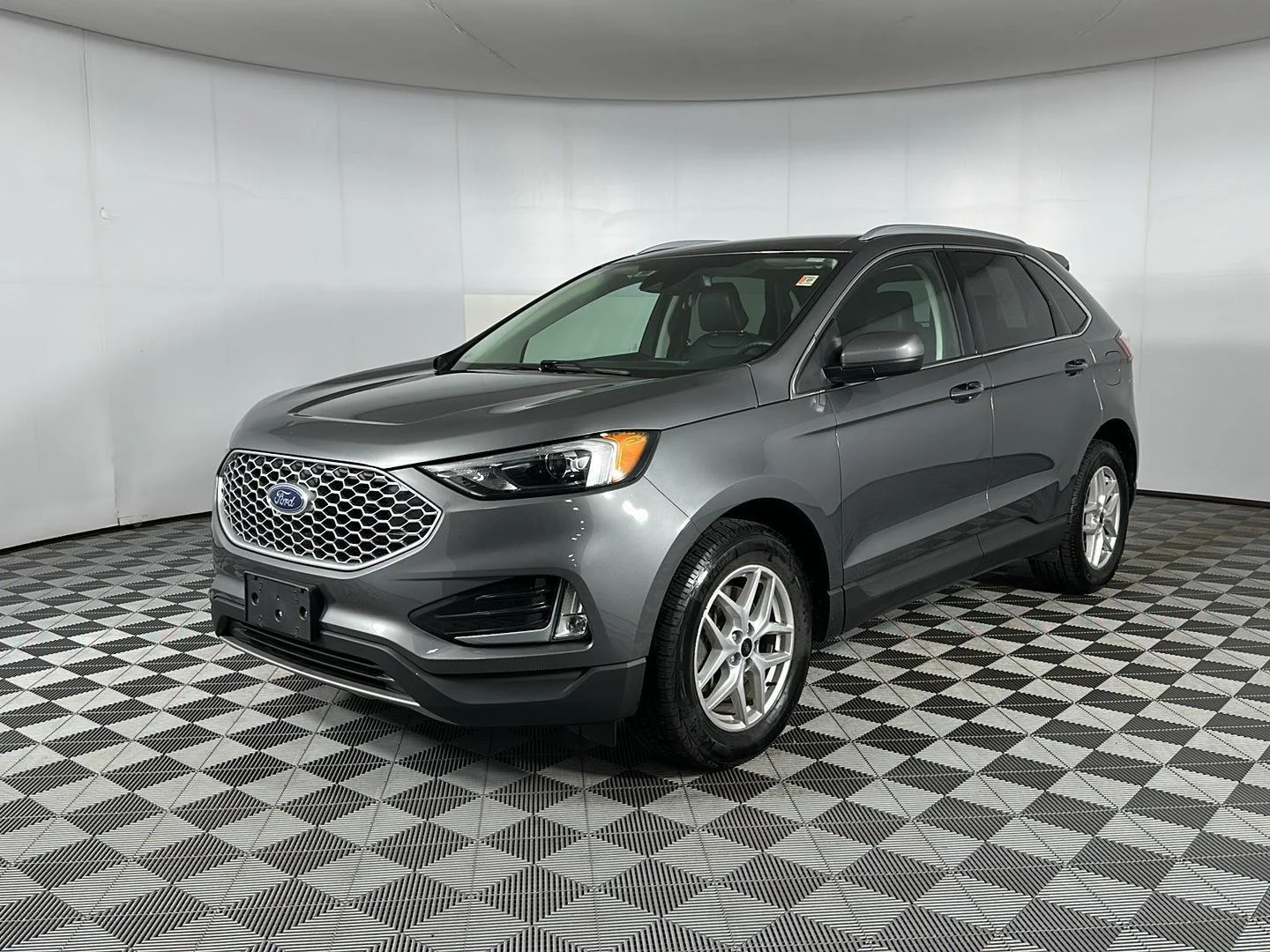 Used 2024 Carbonized Gray Ford SEL image 5