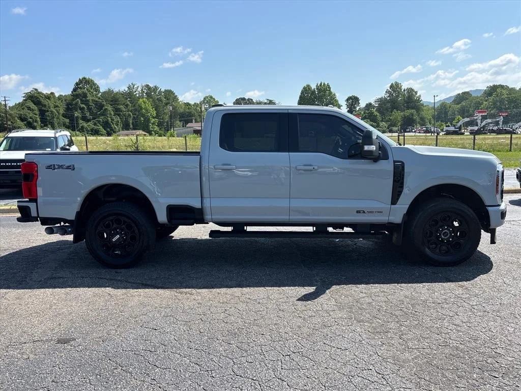 Used 2025 White Ford Lariat image 9