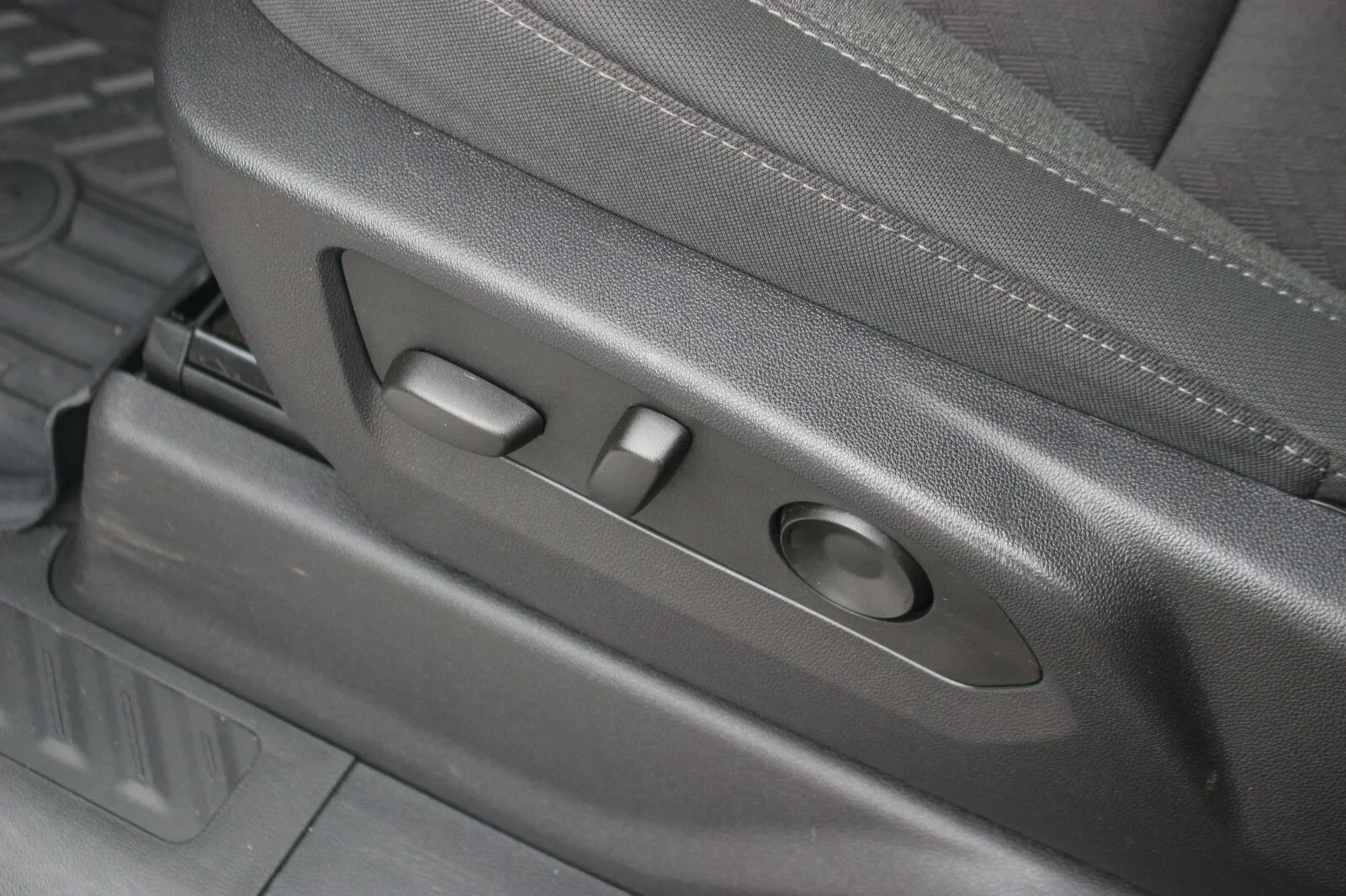 Used 2024 Summit White Chevrolet Custom Trail Boss image 19