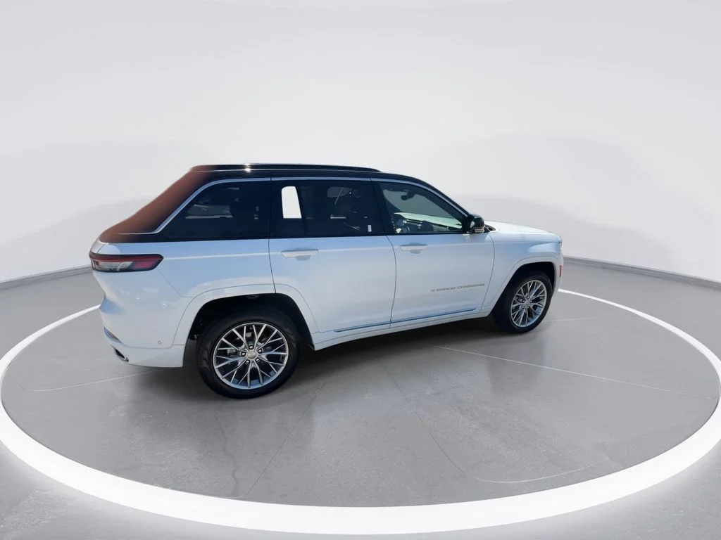 Used 2025 White/off-white Jeep Summit image 8