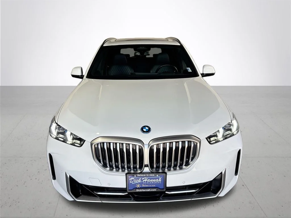 Used 2025 White BMW xDrive50e image 3