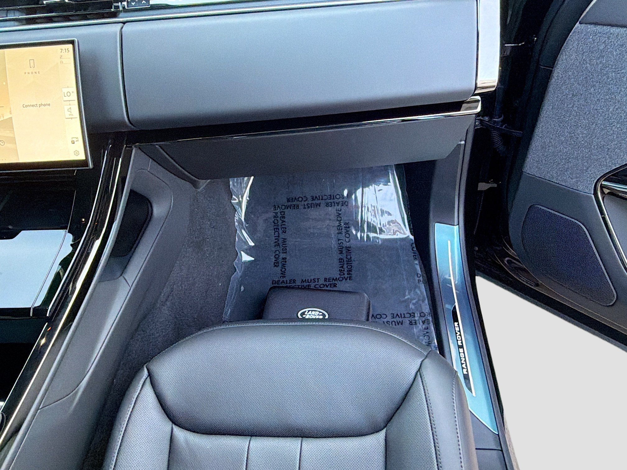 New 2026 Santorini Black LAND ROVER Dynamic SE image 17