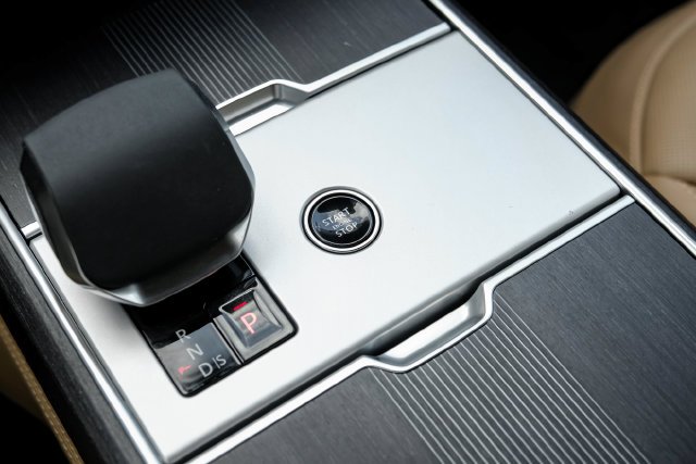 Used 2025 Gray Land Rover Autobiography image 26