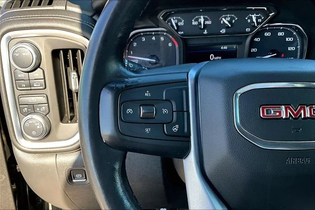 Used 2020 Black GMC SLE image 12