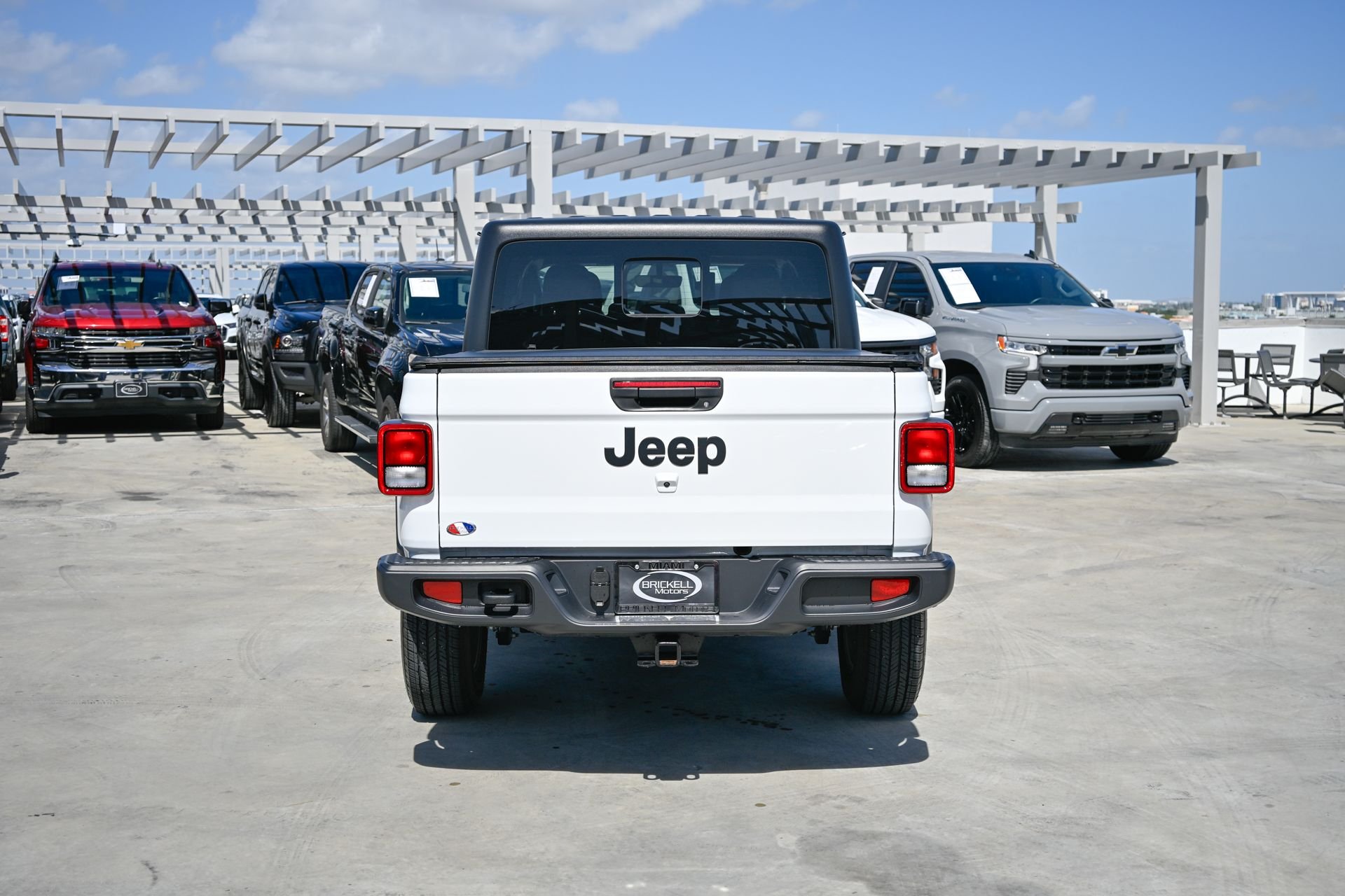 Used 2023 White/off-white Jeep Sport S image 6