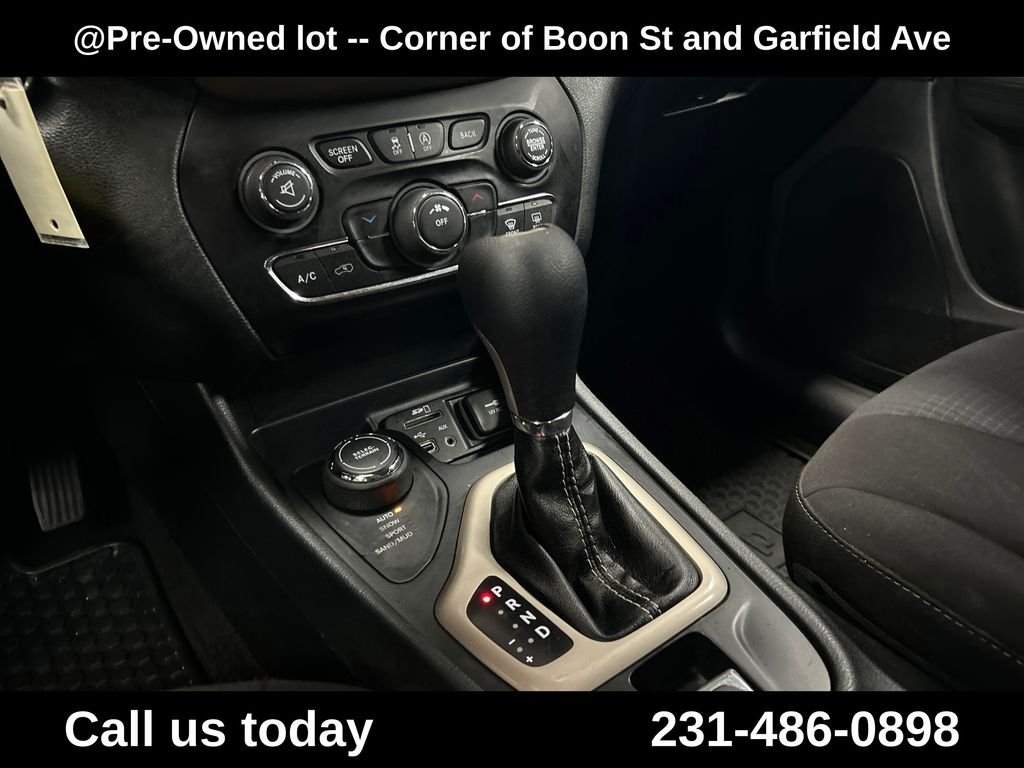 Used 2015 Red Jeep Latitude image 21