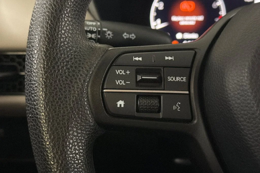 Used 2023  Honda LX image 29