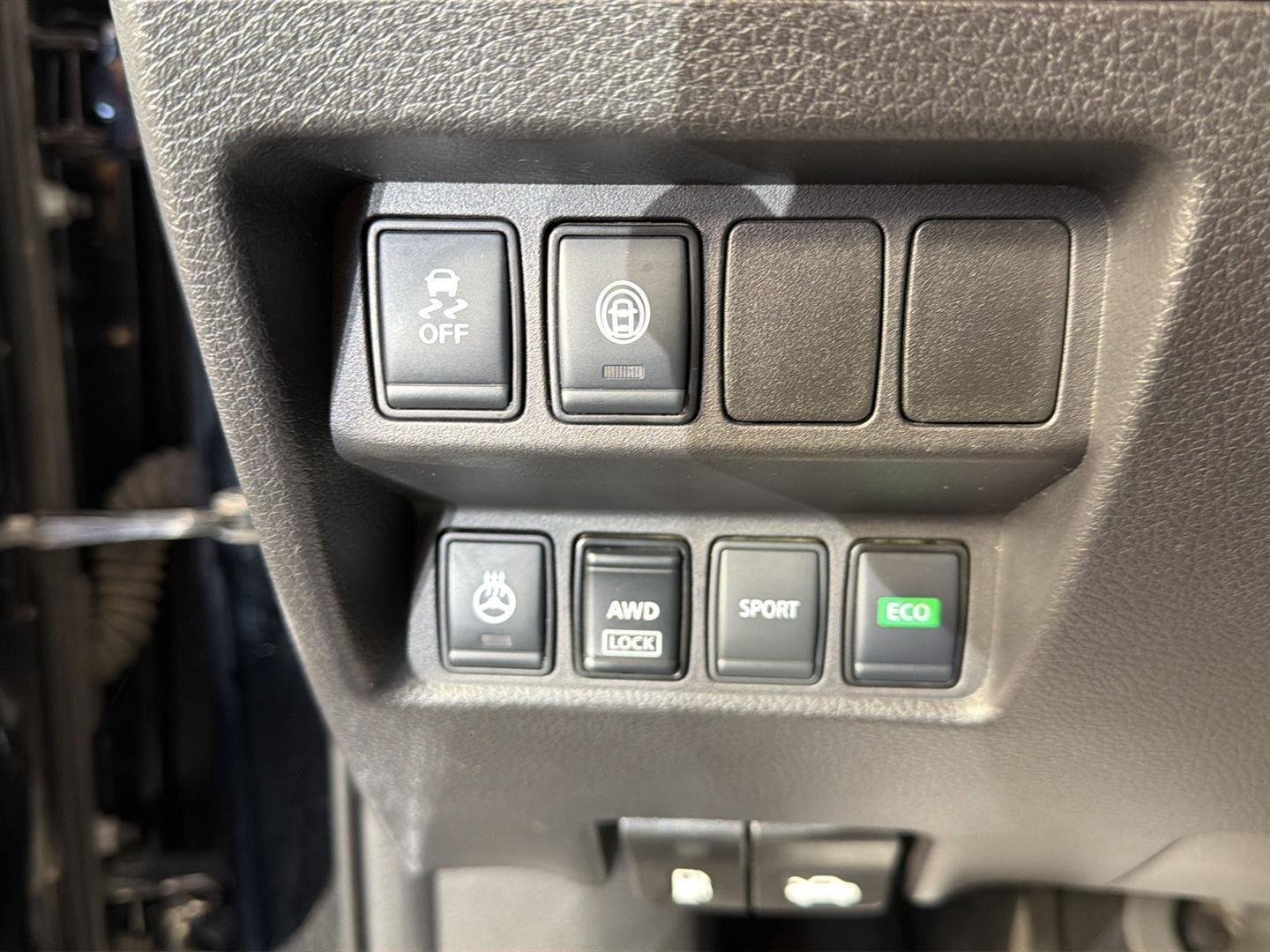 Used 2022 Magnetic Black Pearl Nissan SV image 27