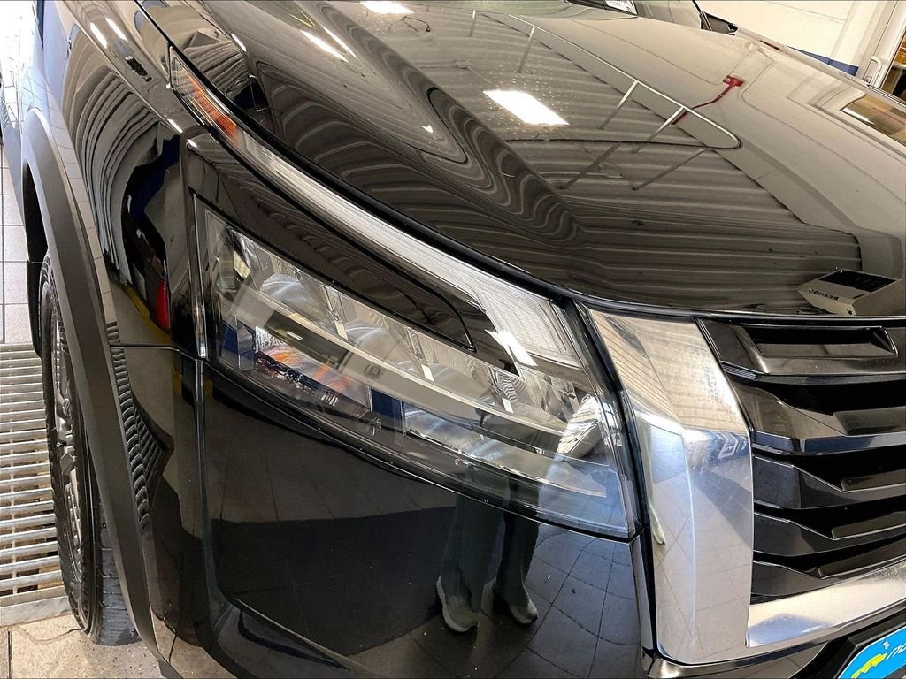 Used 2024 Black Nissan S image 32