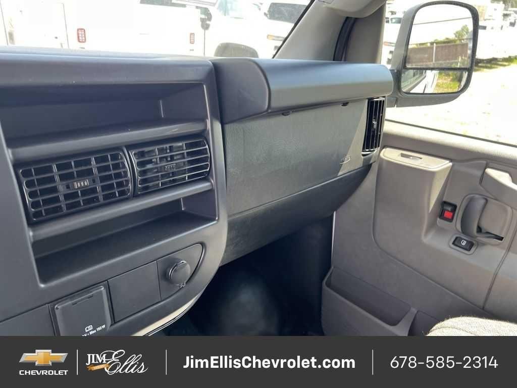 2025 Chevrolet Express Cargo Work Van - Photo 22