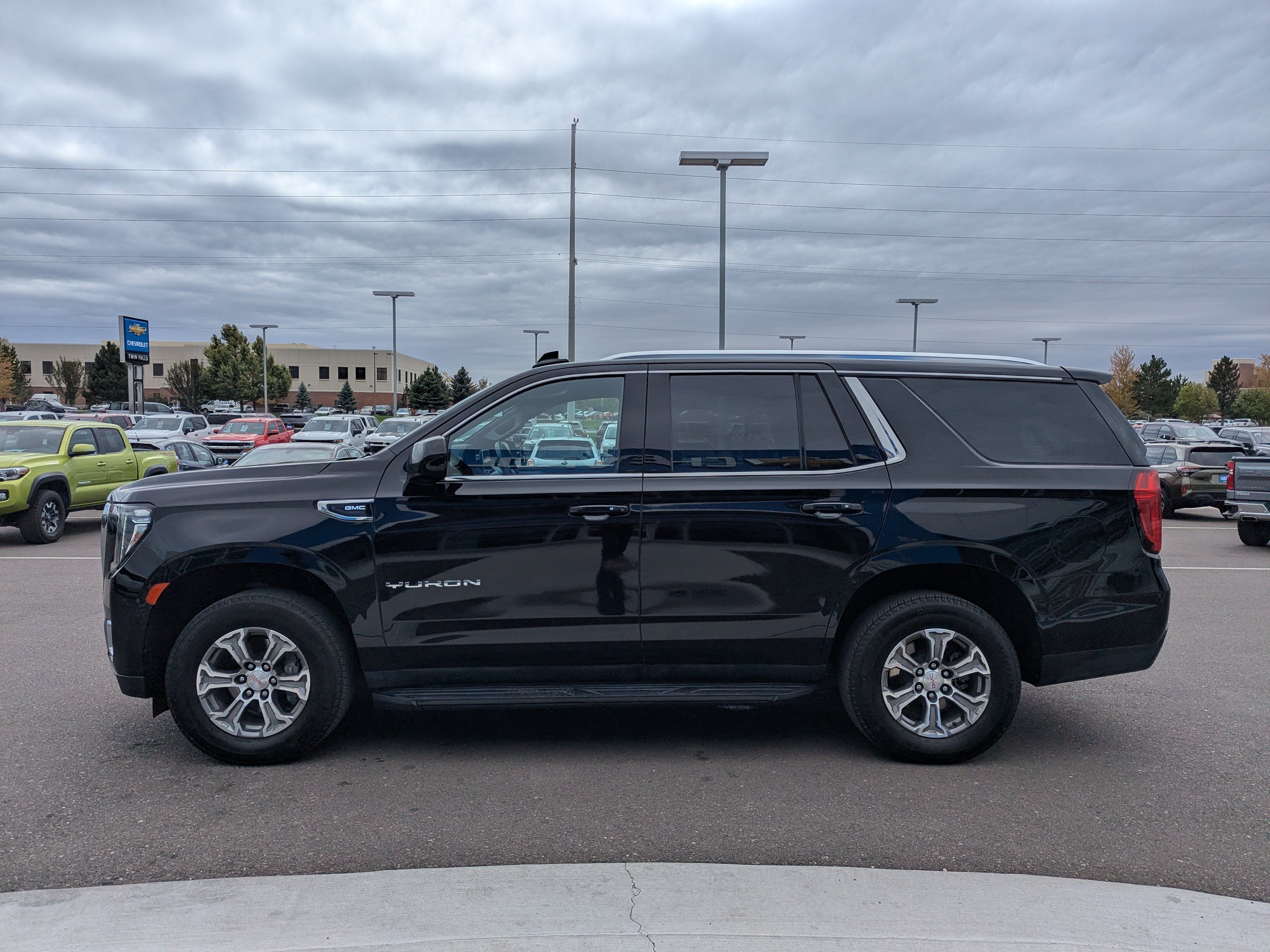 2023 GMC Yukon SLE - Photo 9