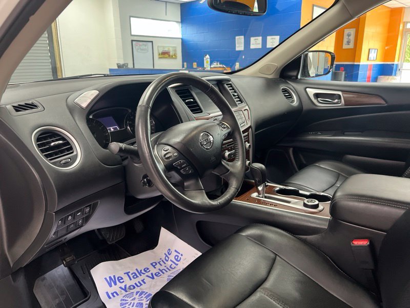 Used 2017 White Nissan Platinum image 18