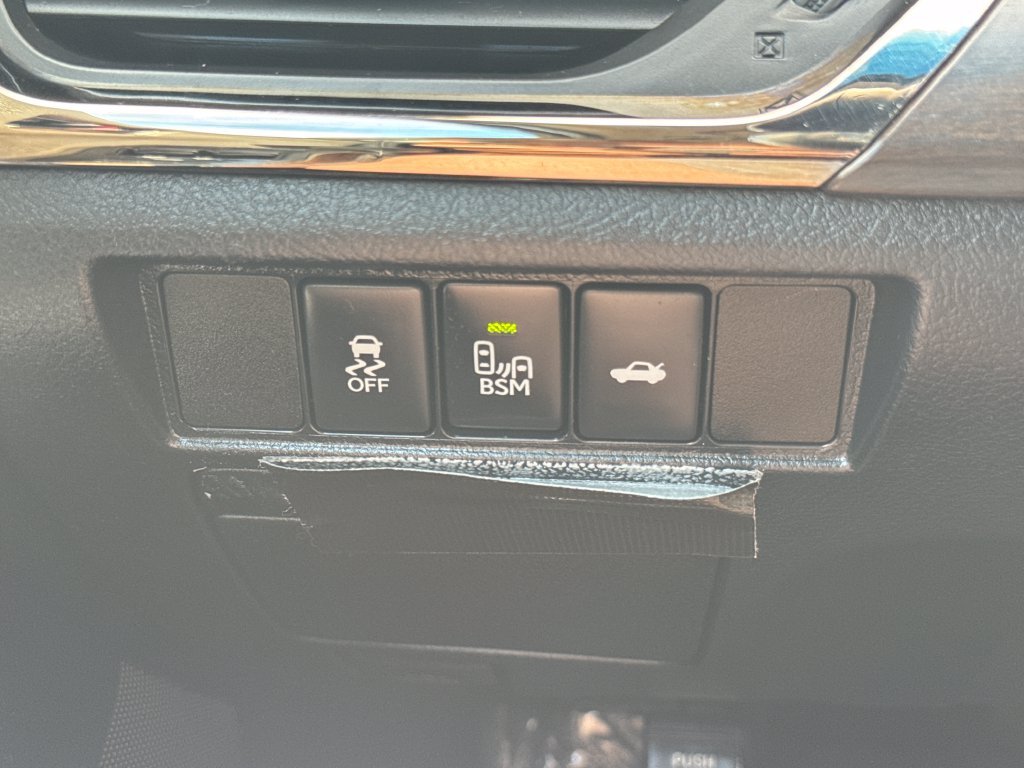 Used 2016 Silver Toyota XLE Premium image 32
