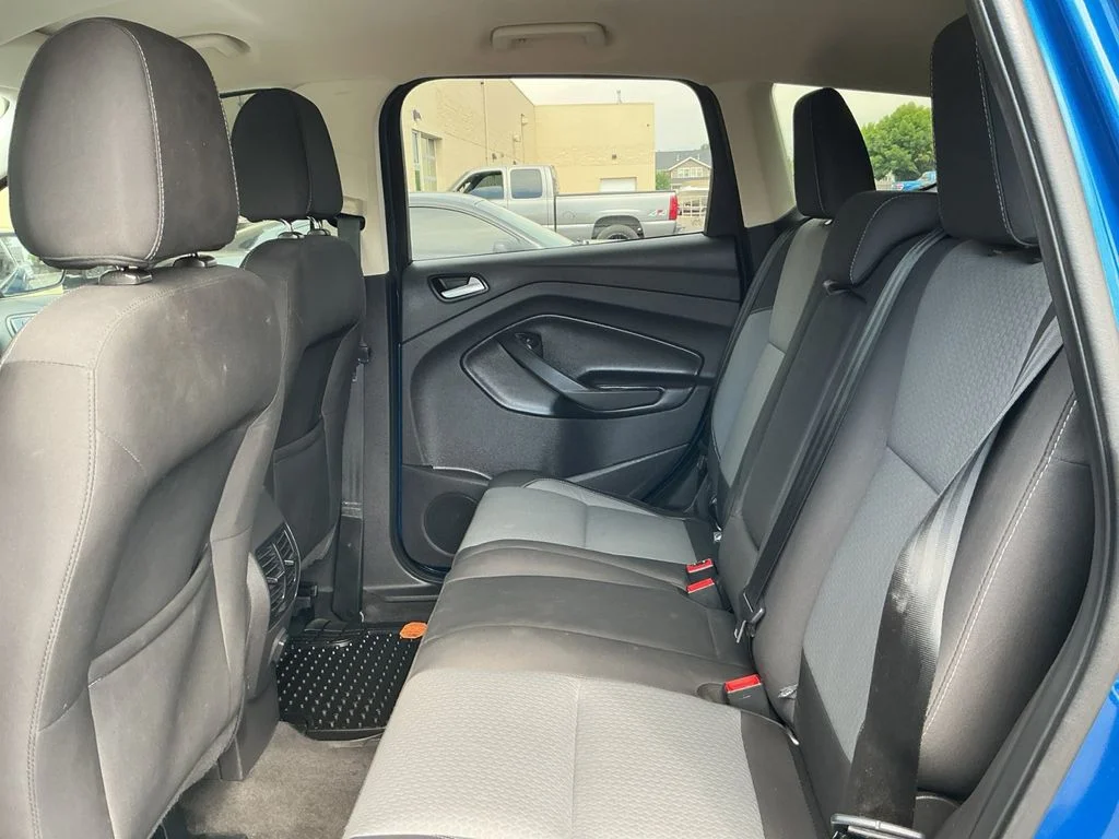 Used 2017 Blue Ford SE image 21